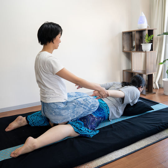 腰を伸ばすストレッチ